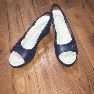 Brand new never worn size 8 women's dress crocs